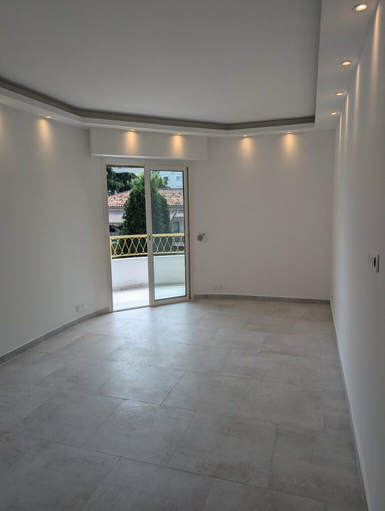 Rénovation à Juan-les-Pins par Genesius — résultat final