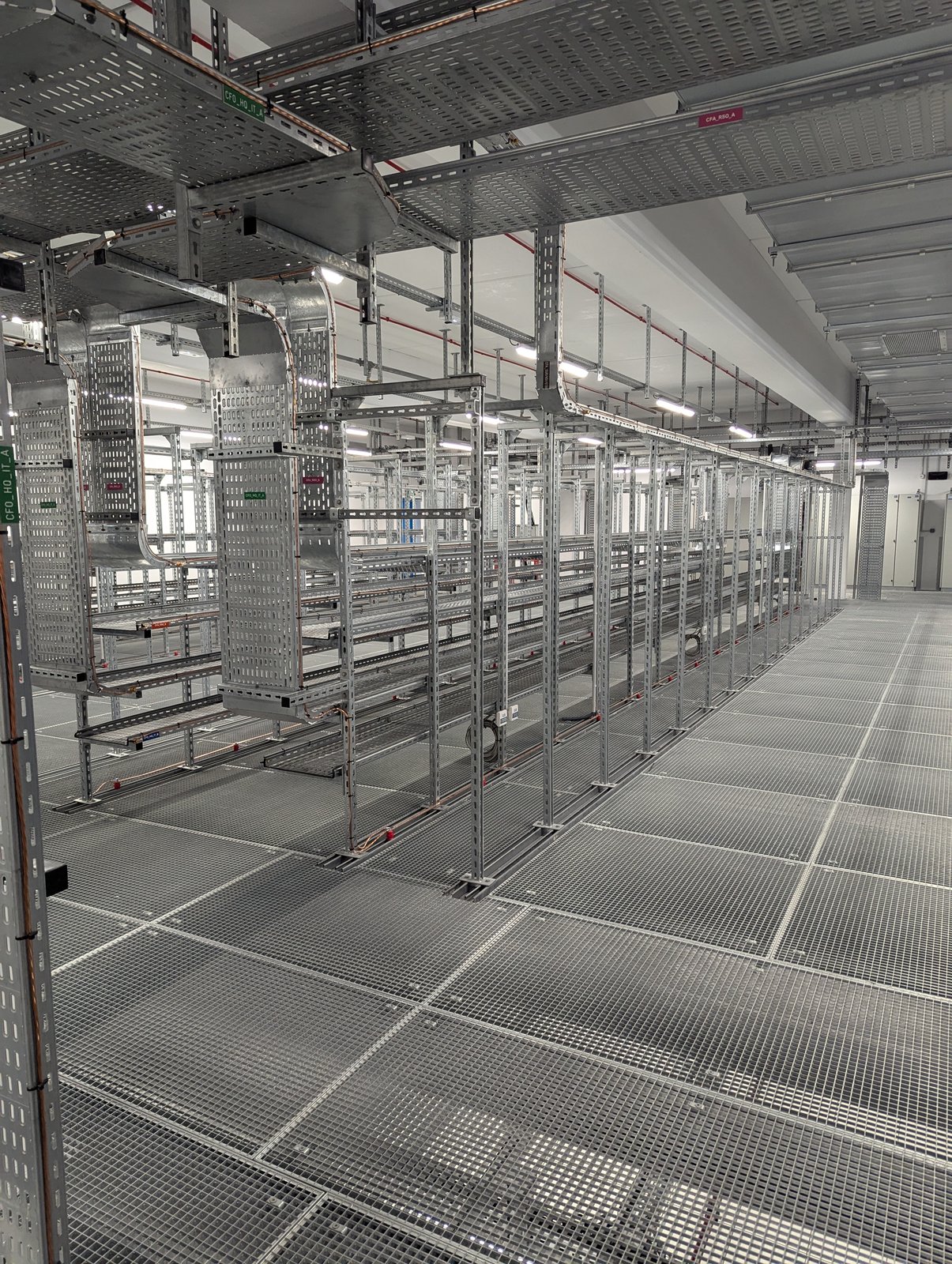 Câblage et infrastructure réseaux en data center — Genesius Construction et Réseaux