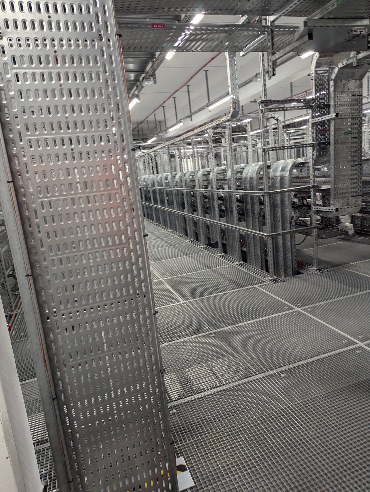 Câblage et infrastructure réseaux en data center — Genesius Construction et Réseaux