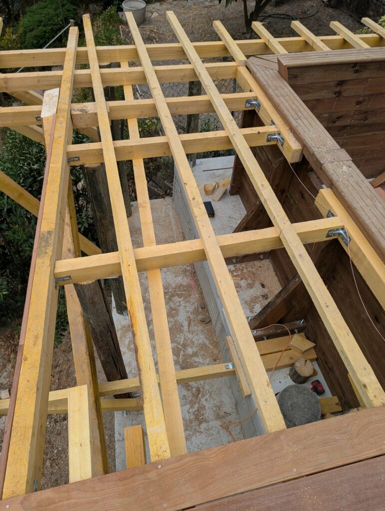 Structure charpente bois terrasse piscine Gairaut