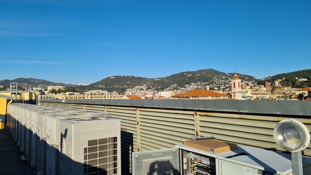 Installation antenne 5G toiture vue panoramique Nice télécom